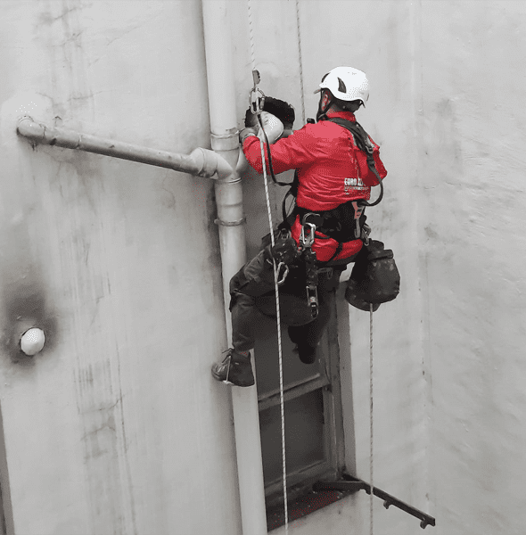 Euroalturas - Instalación de tubos y bajantes de agua